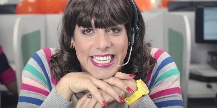 Fábio Porchat caracterizado por Guetti Reis, sorrindo